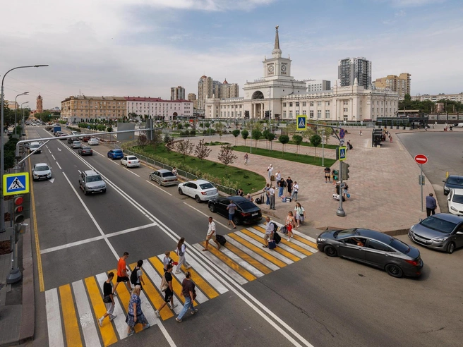 За неоплату платной парковки на Коммунистической пока обещали не штрафовать | Источник: Алексей Волхонский / V1.RU