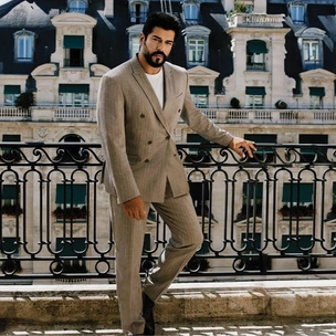 «Сұлтан Сүлеймен» телехикаясындағы Бурак Озчивит Ақтауға ұшып келді