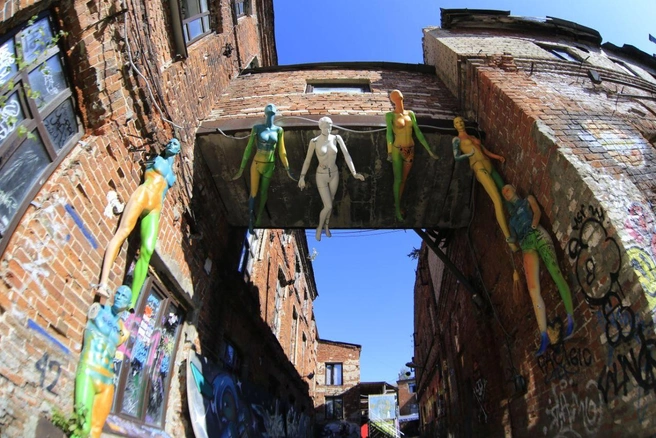 Визитная карточка владений Алафузова — яркие и узнаваемые инсталляции | Источник: alafuzov_loft / T.me