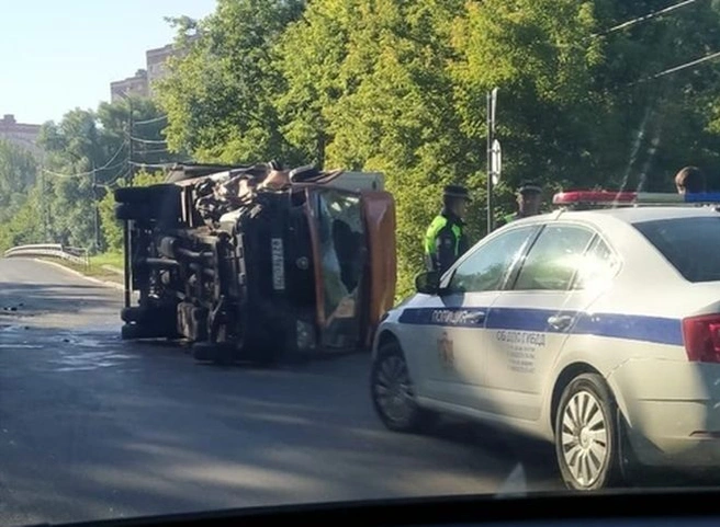 В Ситниках перевернулся автомобиль | ya62.ru