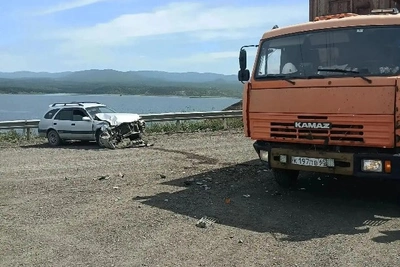 КамАЗ и Carib столкнулись в Углегорском районе