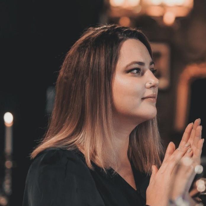 <p>Анжела Измайлова</p>