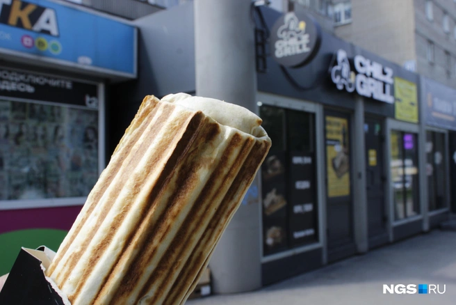 Шаверма классическая из Chilz Grill за 329 рублей весом 330 граммов | Источник: Стас Соколов / NGS.RU
