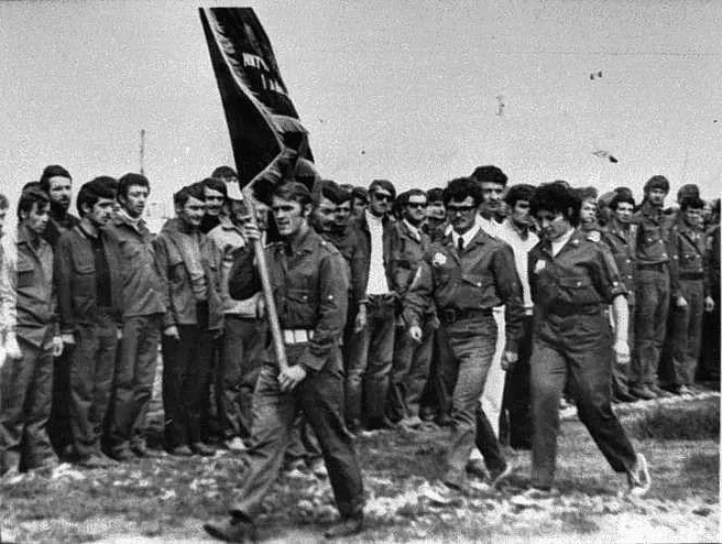 Торжественная линейка в День студотрядов на ВАЗе | Источник: фотофонд Самарского областного госархива социально-политической истории