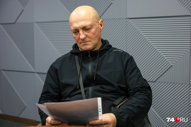 Александр&nbsp;— один из участников конфликта. Он работает дальнобойщиком, поэтому лишение водительских прав для него может стать серьезной проблемой | Источник: Михаил Шилкин
