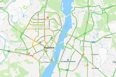 Московский проспект в Воронеже встал в пробке длиной 4 км