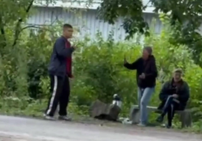 В Выборге женщина угрожала ножом прохожей и ее сыну. Дебоширку увезли в ПНД | Источник: Росгвардия Петербурга