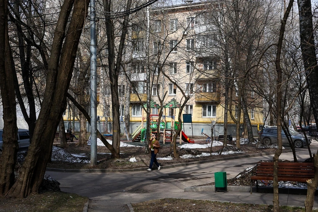 Вокруг этой пятиэтажки бегали Шурик из «Операции „Ы“» и его напарник, отбывавший 15 суток ареста | Источник: Артем Устюжанин / MSK1.RU