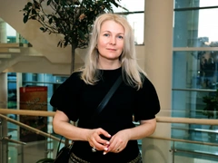 «Это крик отчаяния»: что на самом деле происходит со «спивающейся» Немоляевой