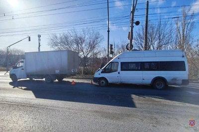 В Волгограде маршрутка врезалась в Газель, пострадал подросток