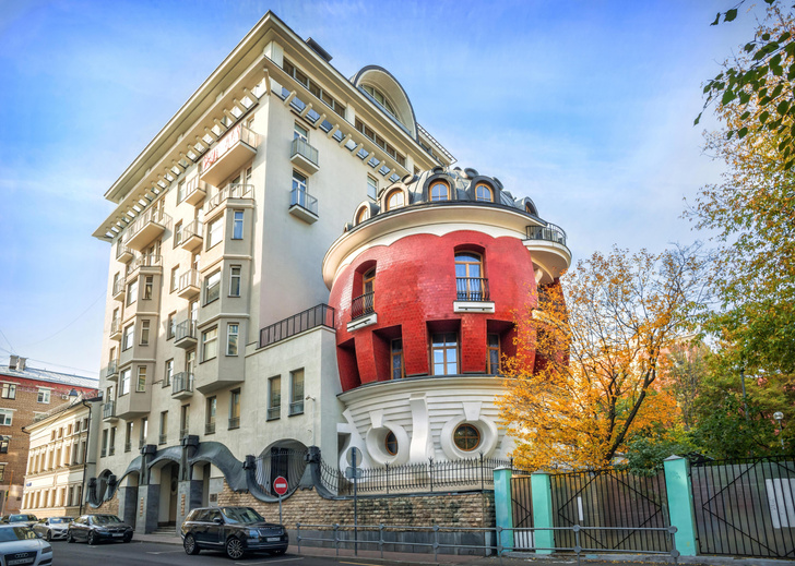 Упал в цене в 4 раза: кто продает «дом-яйцо» в центре Москвы и сколько он теперь стоит