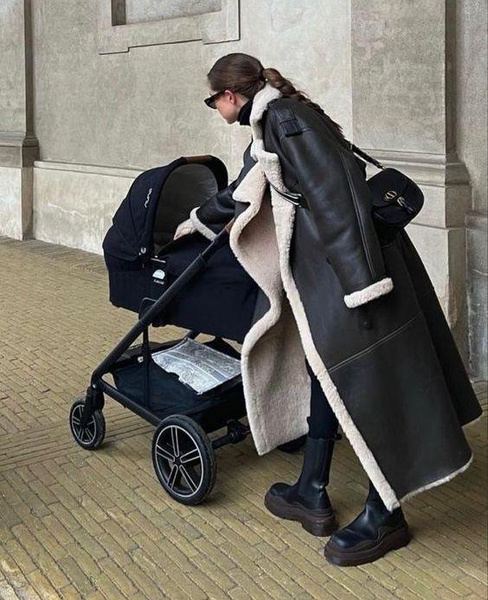 Блогер-миллионник бросил двухмесячного сына в сугроб ради лайков: его ждет проверка органов опеки