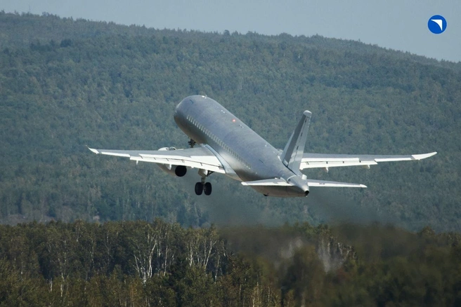ОАК показала первый полет серийного импортозамещенного самолета SJ-100 | Источник: Ростех