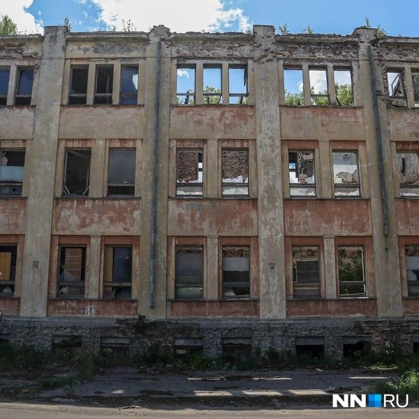 Стекла давно выбили | Источник: Наталья Бурухина / NN.RU