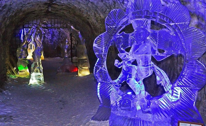 «Царство вечной мерзлоты» находится внутри сопки | Источник: Сделано в Якутии / сделановякутии.рф