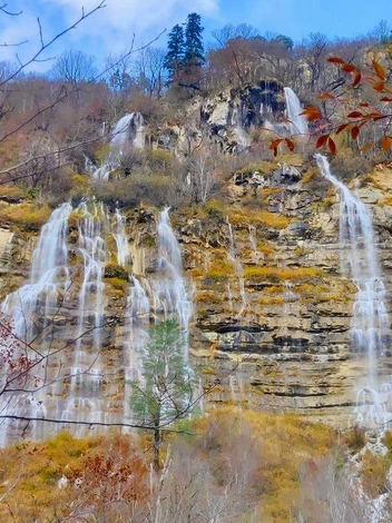 Один из водопадов в ущелье  | Источник: guamka_kuban / T.me