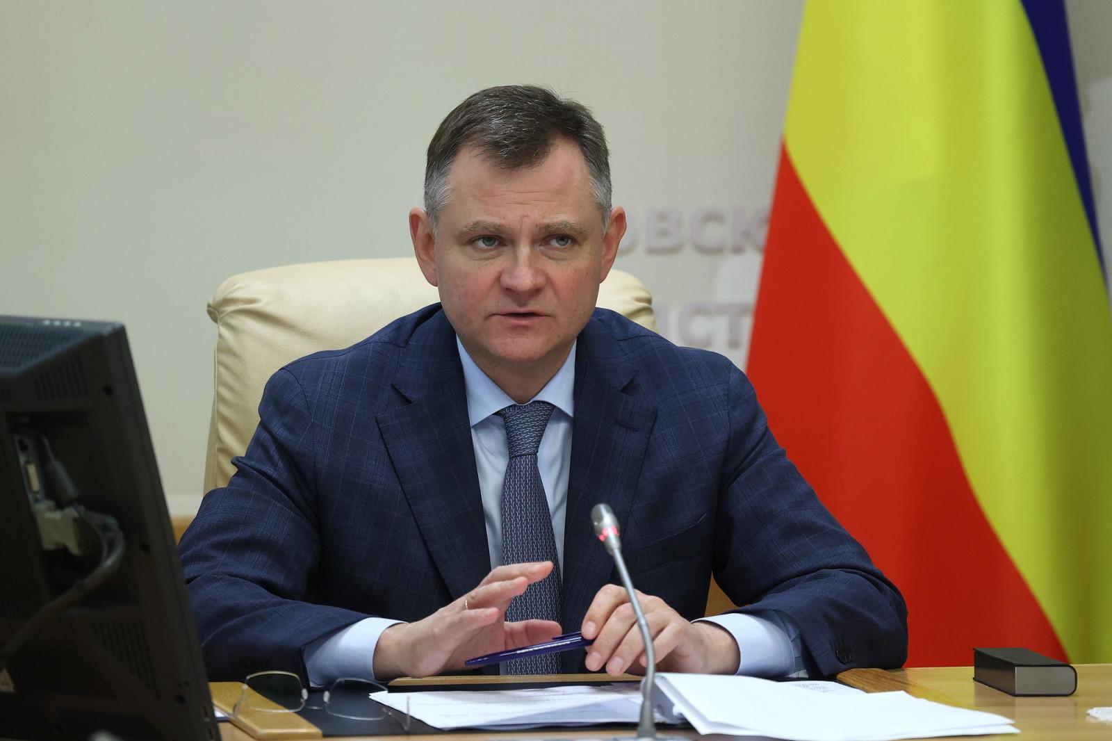 Из-за упавших обломков БПЛА в Таганроге загорелась крыша стадиона