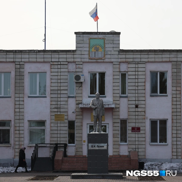 Куда же без памятника Ленину  | Источник: Евгений Софийчук / NGS55.RU