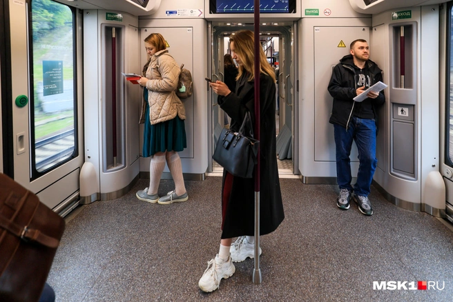 В «Иволгах» много специальных ручек и перил. На них можно опереться | Источник: Артем Устюжанин / MSK1.RU