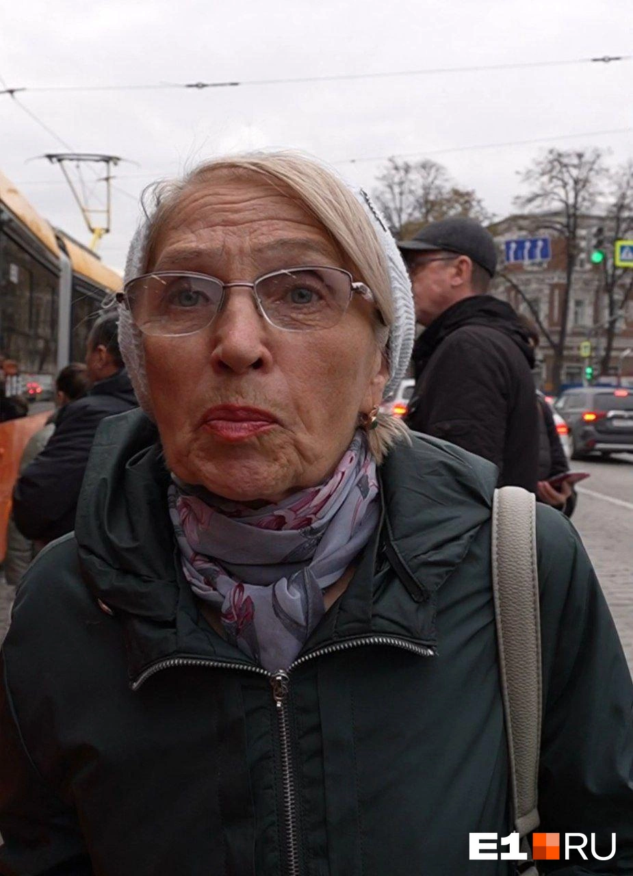 Галина Павловна считает, что в городе должно ездить быть больше общественного транспорта | Источник: Анастасия Копыркина / E1.RU