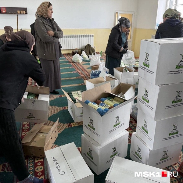 Провиант упаковывают в боксы для помощи со всем необходимым | Источник: Иветта Авраамова / MSK1.RU