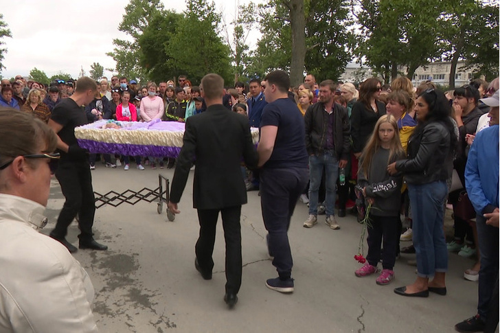 Убитую восьмилетнюю девочку похоронили в Южно-Сахалинске
