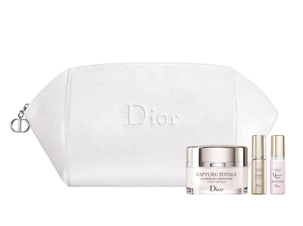 Набор по антивозрастному уходу за кожей лица Capture Totale, Dior. Корректирует все видимые признаки старения – морщины, потерю упругости и яркость цвета лица, пигментные пятна. В набор входят: крем Capture Totale Multi-Perfection, 60 мл; средство Dreamskin, 7 мл; сыворотка Capture Totale Multi-Perfection, 7 мл.
