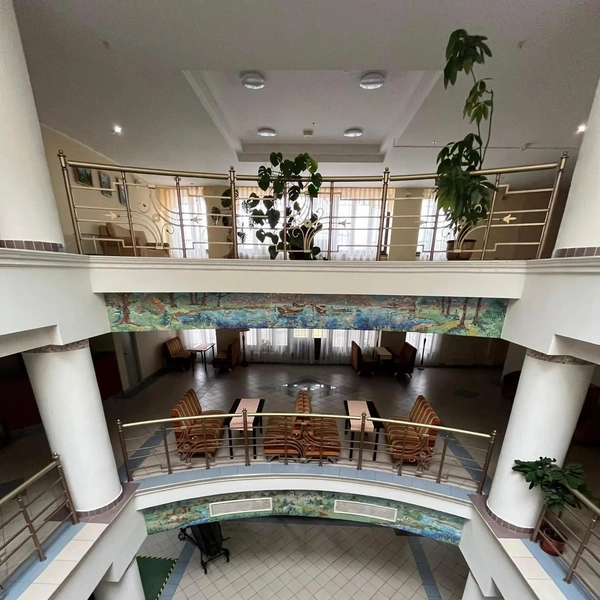 В Угличе второй год пытаются продать бывший отель «Азимут». Цену снизили в 5 раз, желающих нет