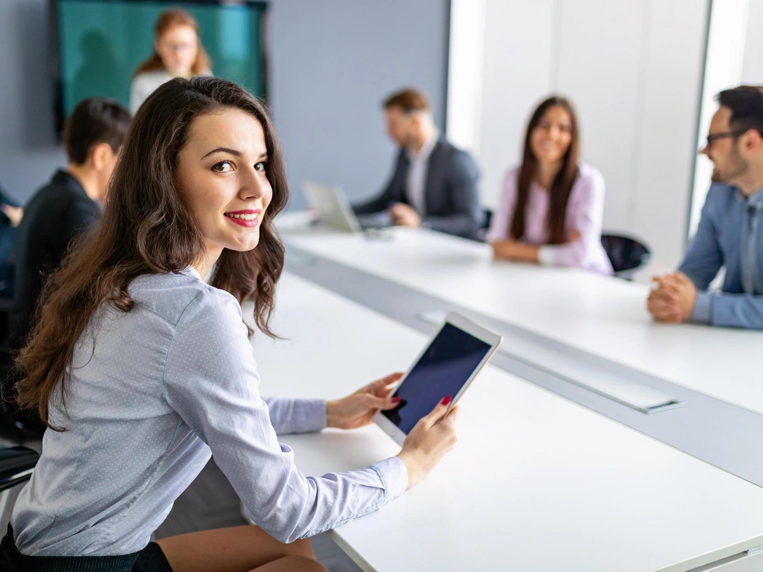 Как быть честной в работе и не испортить отношения с коллегами: 11 главных правил | marieclaire.ru