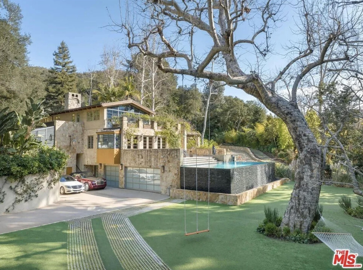 Огород, свое озеро и амфитеатр: как выглядит дом Дженнифер Лопес, который она продает за 42 млн