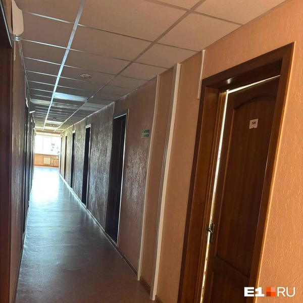 Так студенты делились друг с другом электричеством&nbsp;— в части комнат не было света | Источник: читательница E1.RU