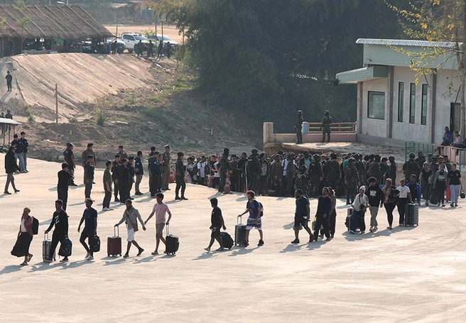 В поисках счастья и финансовой стабильности люди оказываются в рабстве | Источник: SOMRERK KOSOLWITTHAYANANT / ТАСС