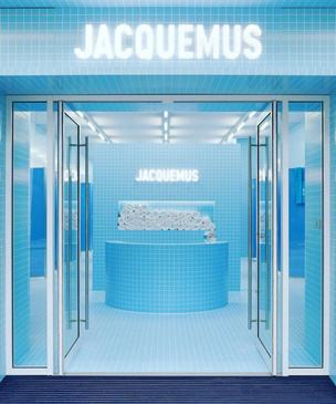 Голубой бутик молодежного бренда Jacquemus в Лондоне