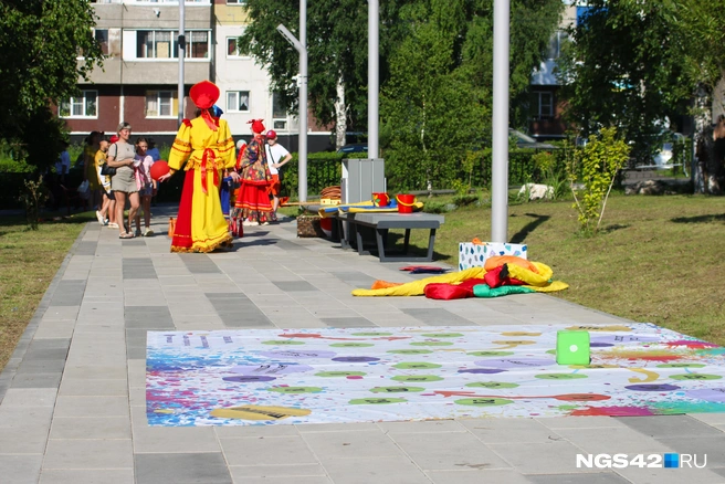 Игровые площадки на солнце порой подолгу пустовали | Источник: Игорь Епифанцев / NGS42.RU