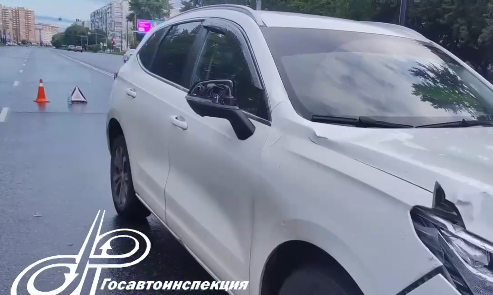 Кроссовер насмерть сбил перебегавшего дорогу пешехода на Северо-Западе