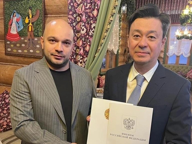 Почетный консул Республики Казахстан Семен Пилюгин (слева) | Источник: Маргарита Болычева / Vk.com