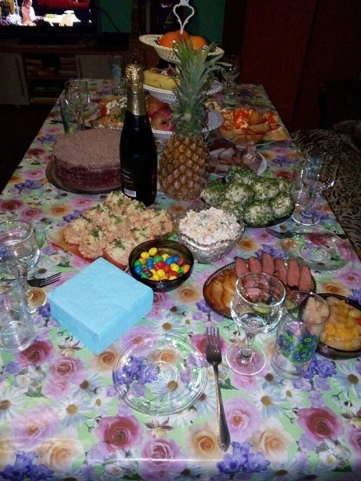 Стол Дмитрия Тихонова