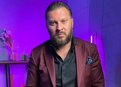 Марк Бартон осудил фотосессию Жени Медведевой для журнала MAXIM: «Это архетип проститутки!»