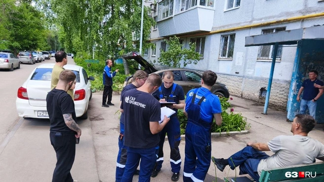 Газовики приехали с небольшим опозданием, но всё же появились  | Источник: Илья Овсянников / 63.RU 