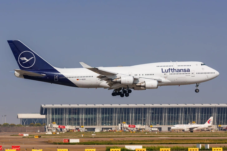 Самолет Lufthansa Boeing 747-400 в аэропорту Шанхая Пудун в Китае | Источник: Markus Mainka
