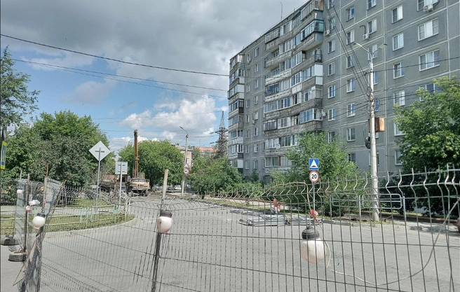 Проезд закрыли в районе областного суда | Источник: 2gis.ru