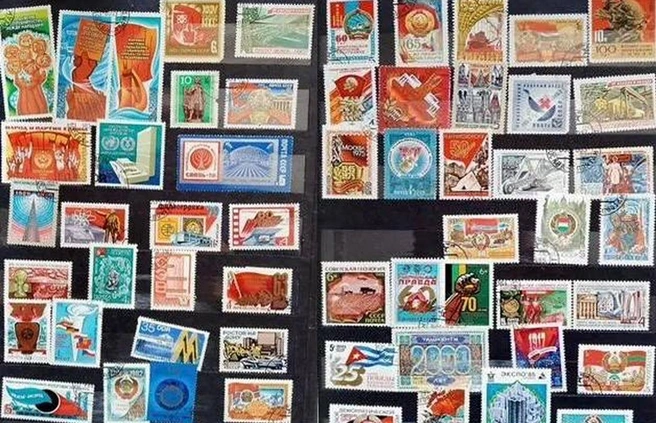 В альбоме представлены марки различных государств | Источник: «Авито»