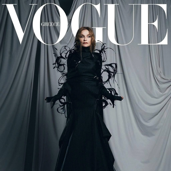 Источник: @voguegreece