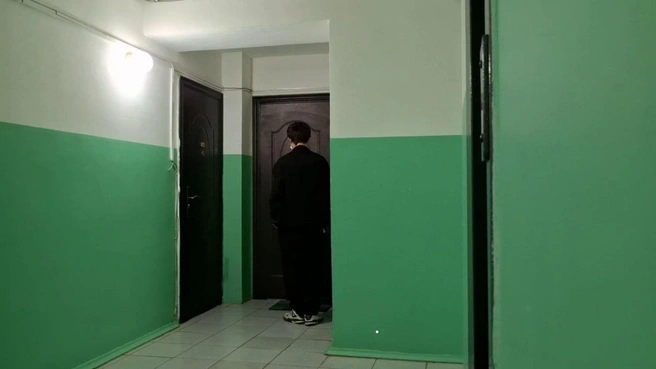 На стук в дверь среагировали только соседи | Источник: Тимофей Крылов / V1.RU