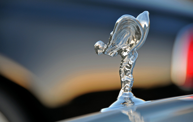 Spirit of Ecstasy: легенда о «Летящей Леди» Rolls-Royce