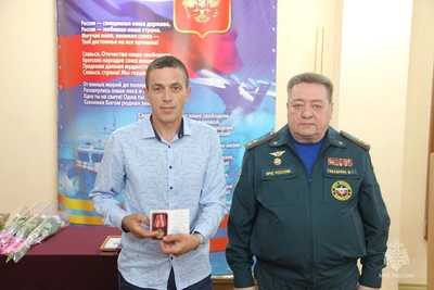 Медали и грамоты вручили спасателям и волонтерам в Хабаровске