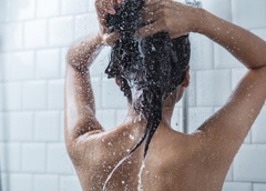 Почему нельзя мыть лицо под душем
