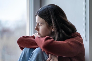 «Чувствую себя никак: с 13 лет эмоциональные качели, потом 3 года затворничества, сейчас вышла на работу и окончательно выгорела»