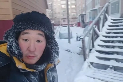 Волонтер требует зарплату у мэра Якутска