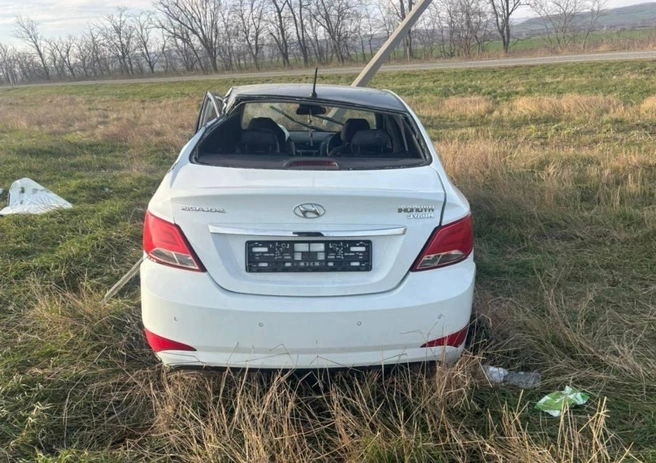 Hyundai врезался в опору ЛЭП | Источник: Госавтоинспекция Ставропольского края 